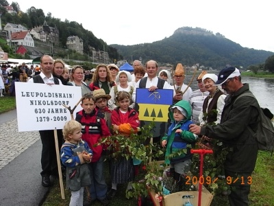 Die Mitglieder des Vereins beim Festumzug anläßlich der 630-Jahr-Feier von Königstein und Leupoldishain Die Mitglieder des Vereins beim Festumzug anläßlich der 630-Jahr-Feier von Königstein und Leupoldishain